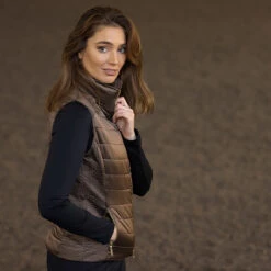 Bodywarmer Equestrian Stockholm Champagne Middenbruin -Stijlvolle Ruiter bodywarmer equestrian stockholm champagne middenbruin 1500x1500 181330