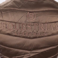 Bodywarmer Equestrian Stockholm Champagne Middenbruin -Stijlvolle Ruiter bodywarmer equestrian stockholm champagne middenbruin 1500x1500 182781