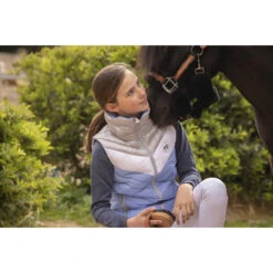 PÉNÉLOPE Bodywarmer Pénélope Camelia Lichtblauw -Stijlvolle Ruiter bodywarmer penelope camelia lichtblauw 1500x1500 187891