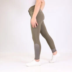 Rijbroek QHP Tara Full Grip Middengroen 9 Rijbroek QHP Tara Full Grip Middengroen -Stijlvolle Ruiter rijbroek qhp tara full grip middengroen 1500x1500 148925