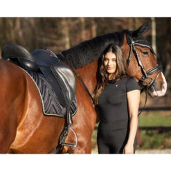 Shirt QHP Menton Zwart -Stijlvolle Ruiter shirt qhp menton zwart 1500x1500 186407