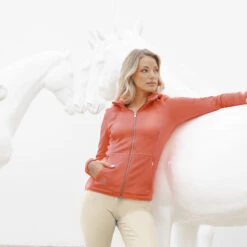 Vest Pikeur Velvet Middenrood -Stijlvolle Ruiter vest pikeur velvet middenrood 1500x1500 177516