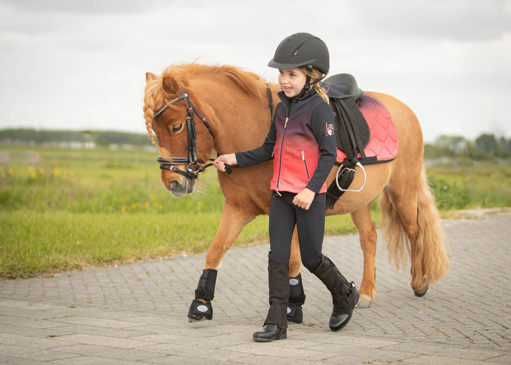 Voorkant -Stijlvolle Ruiter harrys horse harrys horse vest loulou zagora dress